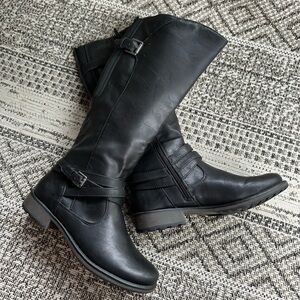 NWOT Baretraps Susanna Knee High Boot